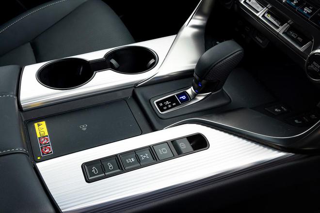Chiếc Lexus LX 700h đầu tiên về Việt Nam: Bản hybrid mạnh nhất của LX, mạnh gần 460 mã, có gói thể thao phục vụ đại gia Việt - Ảnh 11.