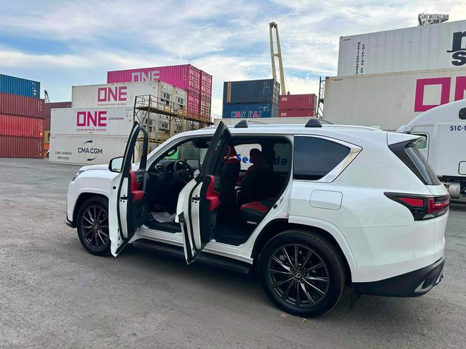 Chiếc Lexus LX 700h đầu tiên về Việt Nam: Bản hybrid mạnh nhất của LX, mạnh gần 460 mã, có gói thể thao phục vụ đại gia Việt - Ảnh 2.