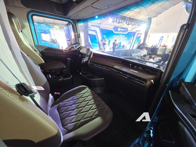 Soi xe đầu k&eacute;o Foton Galaxus R5 vừa ch&agrave;o kh&aacute;ch Việt: Lực k&eacute;o mạnh hơn cả si&ecirc;u xe Koenigsegg Regera, tiện nghi như &ocirc; t&ocirc; với camera 4 hướng, gương chỉnh điện - Ảnh 21.