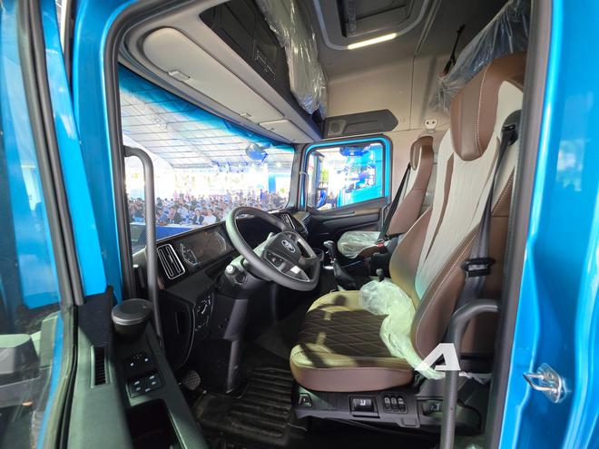 Soi xe đầu k&eacute;o Foton Galaxus R5 vừa ch&agrave;o kh&aacute;ch Việt: Lực k&eacute;o mạnh hơn cả si&ecirc;u xe Koenigsegg Regera, tiện nghi như &ocirc; t&ocirc; với camera 4 hướng, gương chỉnh điện - Ảnh 22.