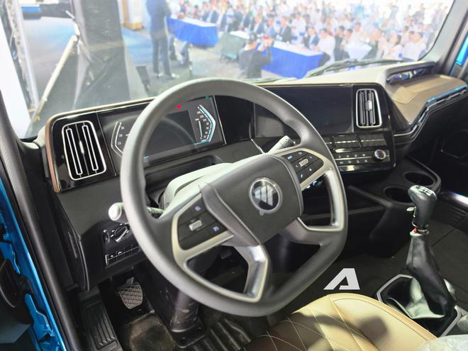 Soi xe đầu k&eacute;o Foton Galaxus R5 vừa ch&agrave;o kh&aacute;ch Việt: Lực k&eacute;o mạnh hơn cả si&ecirc;u xe Koenigsegg Regera, tiện nghi như &ocirc; t&ocirc; với camera 4 hướng, gương chỉnh điện - Ảnh 23.