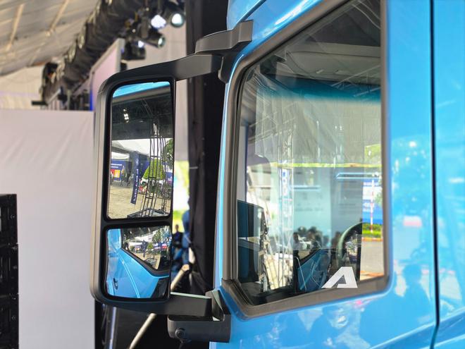 Soi xe đầu k&eacute;o Foton Galaxus R5 vừa ch&agrave;o kh&aacute;ch Việt: Lực k&eacute;o mạnh hơn cả si&ecirc;u xe Koenigsegg Regera, tiện nghi như &ocirc; t&ocirc; với camera 4 hướng, gương chỉnh điện - Ảnh 7.