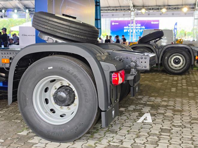 Soi xe đầu k&eacute;o Foton Galaxus R5 vừa ch&agrave;o kh&aacute;ch Việt: Lực k&eacute;o mạnh hơn cả si&ecirc;u xe Koenigsegg Regera, tiện nghi như &ocirc; t&ocirc; với camera 4 hướng, gương chỉnh điện - Ảnh 8.