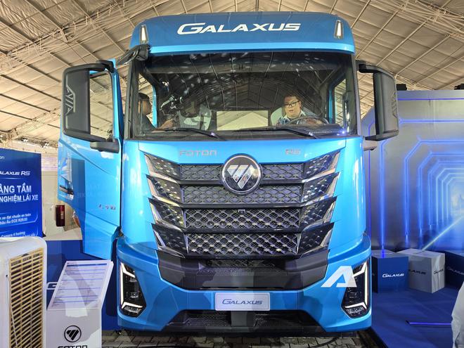 Soi xe đầu k&eacute;o Foton Galaxus R5 vừa ch&agrave;o kh&aacute;ch Việt: Lực k&eacute;o mạnh hơn cả si&ecirc;u xe Koenigsegg Regera, tiện nghi như &ocirc; t&ocirc; với camera 4 hướng, gương chỉnh điện - Ảnh 4.
