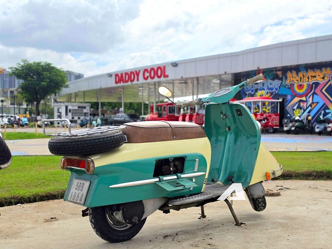 Lạc v&agrave;o d&agrave;n xe chục năm tuổi tại Vietnam Scooter Fest 2026: Từ những chiếc Vespa nhuốm m&agrave;u thời gian đến Cadillac huyền thoạ - Ảnh 9.
