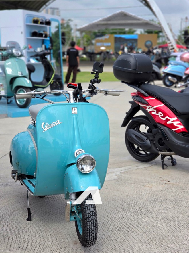 Lạc v&agrave;o d&agrave;n xe chục năm tuổi tại Vietnam Scooter Fest 2026: Từ những chiếc Vespa nhuốm m&agrave;u thời gian đến Cadillac huyền thoạ - Ảnh 8.