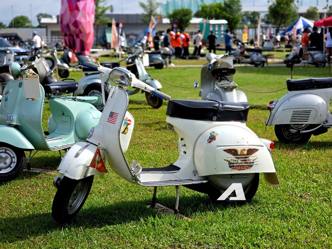 Lạc v&agrave;o d&agrave;n xe chục năm tuổi tại Vietnam Scooter Fest 2026: Từ những chiếc Vespa nhuốm m&agrave;u thời gian đến Cadillac huyền thoạ - Ảnh 2.