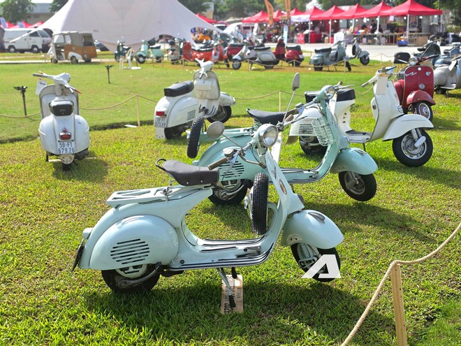 Lạc v&agrave;o d&agrave;n xe chục năm tuổi tại Vietnam Scooter Fest 2026: Từ những chiếc Vespa nhuốm m&agrave;u thời gian đến Cadillac huyền thoạ - Ảnh 1.