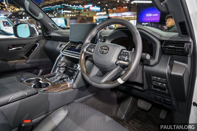 Cận cảnh Toyota Land Cruiser Hybrid 2026 ra mắt Đ&ocirc;ng Nam &Aacute; - Ảnh 3.