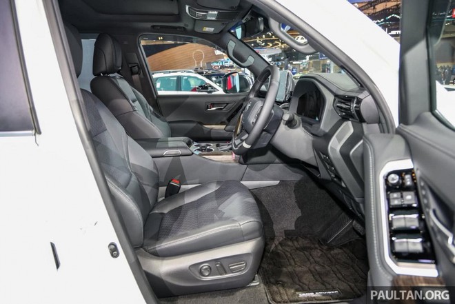 Cận cảnh Toyota Land Cruiser Hybrid 2026 ra mắt Đ&ocirc;ng Nam &Aacute; - Ảnh 4.