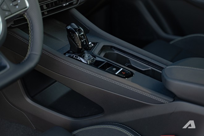 Lynk & Co 03 chốt gi&aacute; từ 739 triệu đồng tại Việt Nam: Cạnh tranh Civic, Mazda3 bằng m&agrave;n khủng nhất ph&acirc;n kh&uacute;c, số ly hợp k&eacute;p nhưng thiếu ADAS - Ảnh 12.