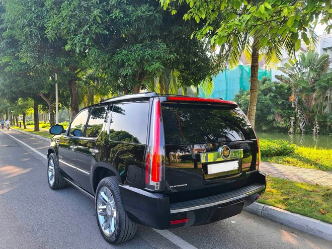 Cadillac Escalade gần 15 năm tuổi rao gi&aacute; thấp hơn Toyota Fortuner: M&aacute;y V8, v&agrave;nh 22 inch, nhiều tiện &iacute;ch hơn xe sang ng&agrave;y nay - Ảnh 2.