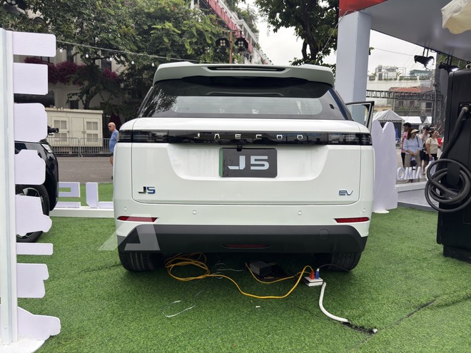 Jaecoo J5 gi&aacute; si&ecirc;u sốc từ 499 triệu nhưng phải hiểu đ&uacute;ng &lsquo;free&rsquo; sạc 30 năm hay c&aacute;c con số &lsquo;huỷ diệt&rsquo; ph&acirc;n kh&uacute;c - Ảnh 5.