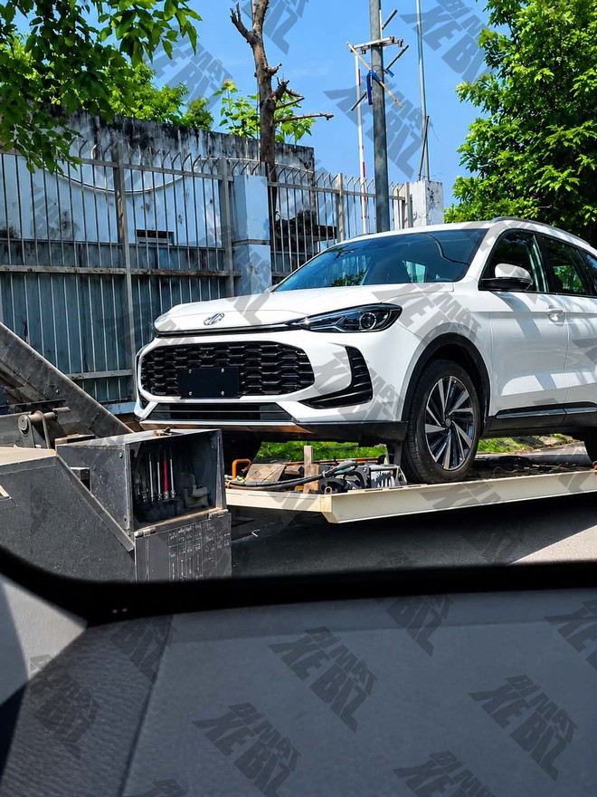 Soi MG ZS 2026 đ&atilde; về Việt Nam: M&acirc;m 18 inch, động cơ hybrid, c&oacute; ADAS cạnh tranh Xforce, Yaris Cross - Ảnh 4.