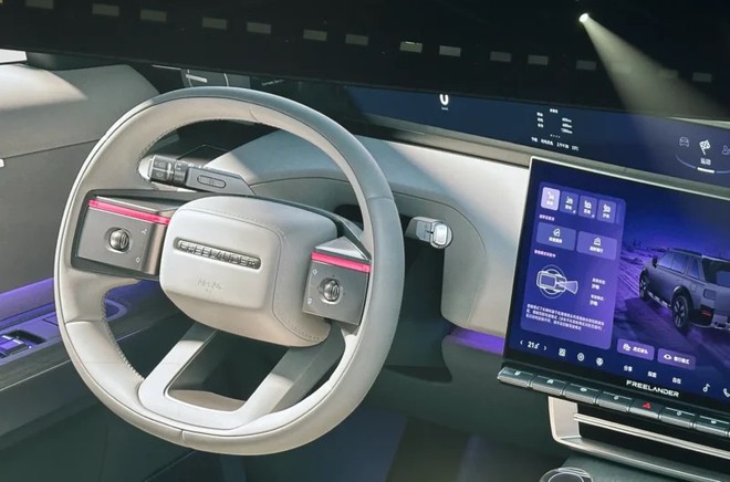 SUV mới của h&atilde;ng con Jaguar Land Rover gi&aacute; quy đổi từ hơn 1,3 tỷ đồng: 3 m&agrave;n h&igrave;nh si&ecirc;u lớn, mạnh hơn 800hp, EREV chạy 310km kh&ocirc;ng cần xăng - Ảnh 5.