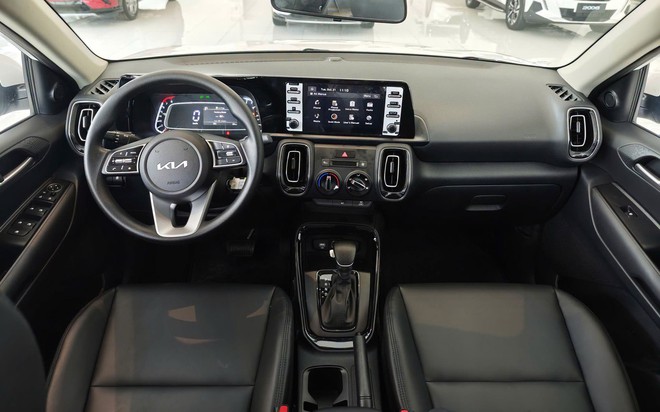 Kia Sonet giảm gi&aacute; kỷ lục tại Việt Nam: Ni&ecirc;m yết c&ograve;n từ 450 triệu đồng, rẻ nhất ph&acirc;n kh&uacute;c, tăng &aacute;p lực cho Fronx - Ảnh 4.
