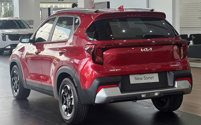 Kia Sonet giảm gi&aacute; kỷ lục tại Việt Nam: Ni&ecirc;m yết c&ograve;n từ 450 triệu đồng, rẻ nhất ph&acirc;n kh&uacute;c, tăng &aacute;p lực cho Fronx - Ảnh 7.
