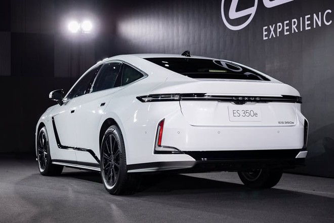 Lexus ES đời mới ra mắt gần Việt Nam: Giá quy đổi từ 2,6 tỷ đồng, bản giá rẻ lại… nhiều trang bị hơn - Ảnh 16.