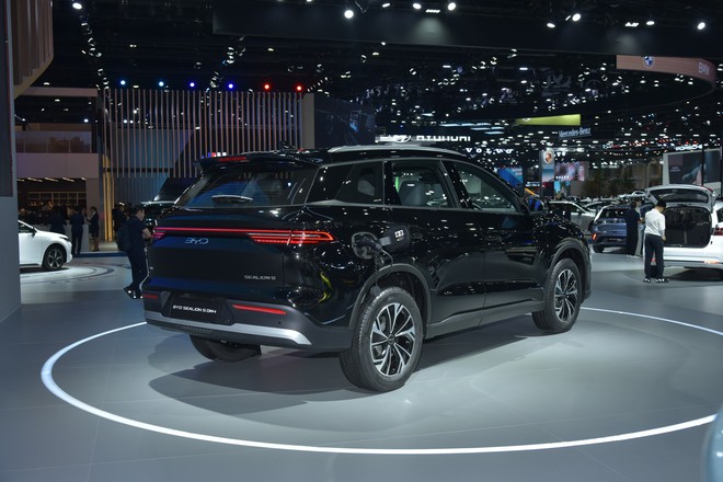 BYD Sealion 5 nhận cọc tại Việt Nam: Gi&aacute; dự kiến 800 triệu đồng, ngang cỡ CX-5, PHEV chạy 110km kh&ocirc;ng cần xăng - Ảnh 4.