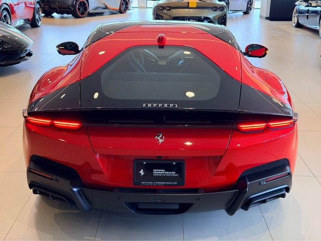 Ferrari 12Cilindri đầu ti&ecirc;n về Việt Nam: Gi&aacute; b&aacute;n l&agrave; ẩn số, t&ugrave;y chọn ghế carbon, d&ugrave;ng m&aacute;y V12 mạnh hơn 800 m&atilde; lực - Ảnh 10.