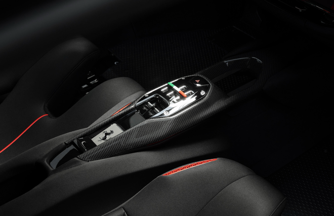 Ferrari l&agrave;m ri&ecirc;ng si&ecirc;u xe độc bản cho giới tinh hoa: Gần 1.000 m&atilde; lực, ngoại h&igrave;nh kh&ocirc;ng c&ograve;n nhận ra bản gốc - Ảnh 7.