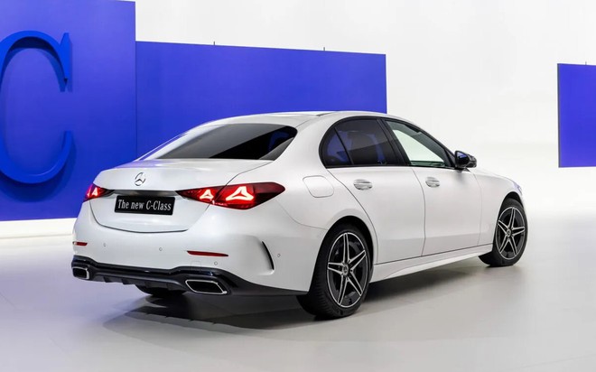 Mercedes-Benz C-Class nâng cấp lớn với mặt ca lăng phát sáng khủng, đèn xịn hơn, tích hợp ChatGPT, có tính năng lấy từ S-Class, 'phả hơi nóng' lên 3 Series - Ảnh 3.