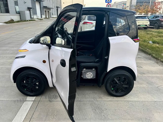 Nano S05 - &Ocirc; t&ocirc; điện gi&aacute; dự kiến hơn 120 triệu đồng lộ diện thực tế tại Việt Nam, dễ th&agrave;nh h&agrave;ng 'hot' với chiều d&agrave;i hơn Honda SH chỉ 20cm, pin th&aacute;o rời - Ảnh 13.