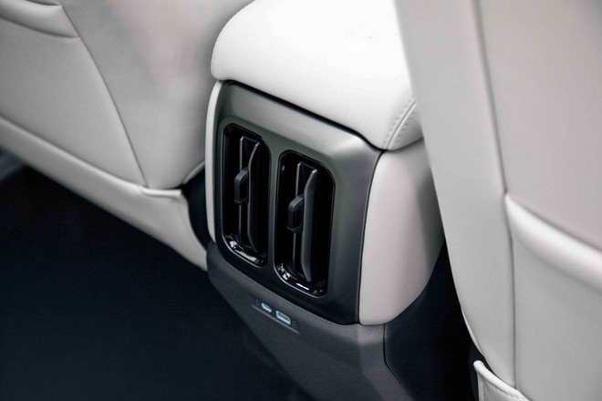 SUV mới ngang cỡ Mazda CX-5 đăng k&yacute; ở Việt Nam: Gi&aacute; quy đổi từ 560 triệu đồng, sạc 9 ph&uacute;t gần đầy pin, chạy 620km/sạc, flycam t&iacute;ch hợp tr&ecirc;n n&oacute;c - Ảnh 16.