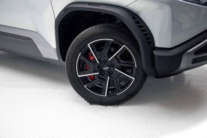 SUV mới ngang cỡ Mazda CX-5 đăng k&yacute; ở Việt Nam: Gi&aacute; quy đổi từ 560 triệu đồng, sạc 9 ph&uacute;t gần đầy pin, chạy 620km/sạc, flycam t&iacute;ch hợp tr&ecirc;n n&oacute;c - Ảnh 10.