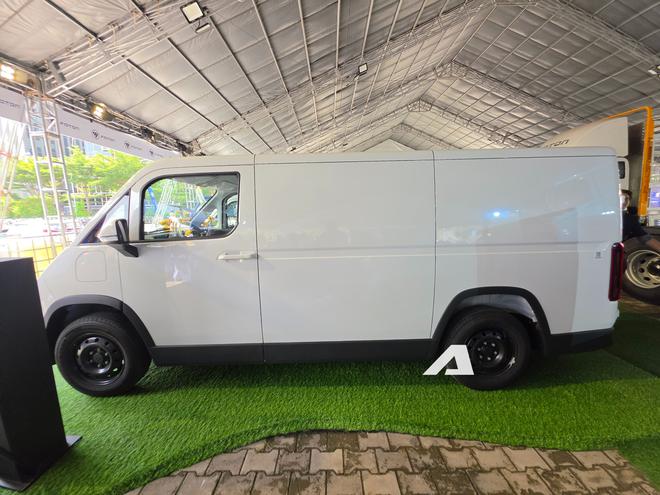 Xem trước Foton eView Connect sắp bán tại Việt Nam: Xe van điện mạnh gần 170 mã lực, sạc đầy đi 270 km, trang bị cần số như Mercedes - Ảnh 2.