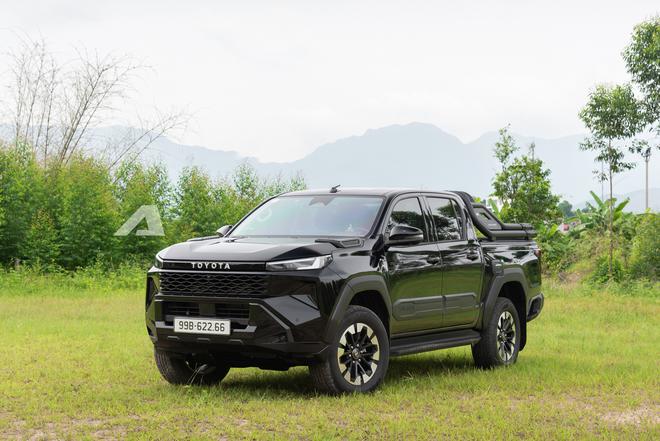 Dùng 4 đời bán tải, bán Ford Ranger mua Toyota Hilux, chủ xe đánh giá: ‘Bền hơn, lâu dài nuôi rẻ hơn, vận hành có điểm phải đánh đổi’ - Ảnh 2.