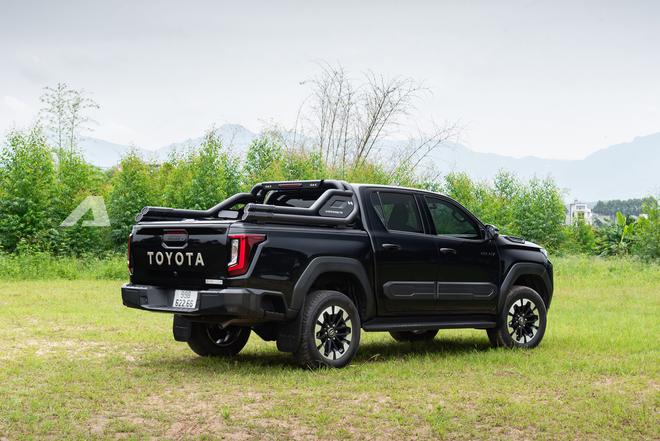 Dùng 4 đời bán tải, bán Ford Ranger mua Toyota Hilux, chủ xe đánh giá: ‘Bền hơn, lâu dài nuôi rẻ hơn, vận hành có điểm phải đánh đổi’ - Ảnh 3.
