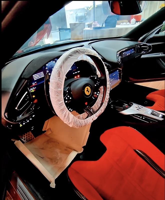 Soi cận cảnh chiếc Ferrari 12Cilindri đầu ti&ecirc;n ở Việt Nam: Khoang l&aacute;i đậm chất xe đua, nhiều chi tiết carbon, c&oacute; m&agrave;n h&igrave;nh ri&ecirc;ng cho h&agrave;nh kh&aacute;ch - Ảnh 7.