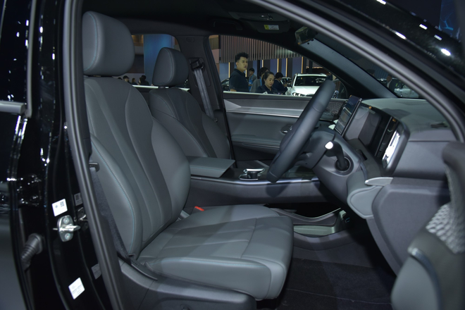 BYD Sealion 5 xuất hiện tr&ecirc;n đường phố Việt Nam: 'Đ&agrave;n em' Sealion 6, d&ugrave;ng m&aacute;y PHEV đấu với Mazda CX-5, dự kiến mở b&aacute;n trong qu&yacute; IV - Ảnh 4.