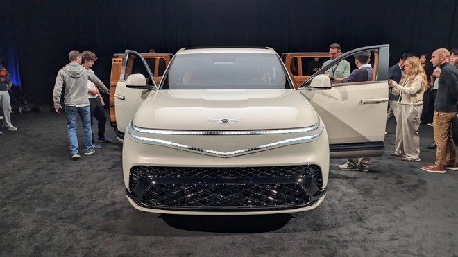 Chi tiết Genesis GV90 mới ra mắt: SUV điện cỡ lớn c&oacute; cửa mở kiểu Rolls-Royce, c&ocirc;ng suất 657 m&atilde; lực, gi&aacute; b&aacute;n vẫn l&agrave; ẩn số - Ảnh 3.