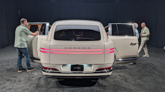 Chi tiết Genesis GV90 mới ra mắt: SUV điện cỡ lớn c&oacute; cửa mở kiểu Rolls-Royce, c&ocirc;ng suất 657 m&atilde; lực, gi&aacute; b&aacute;n vẫn l&agrave; ẩn số - Ảnh 4.