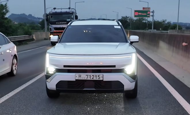 Hyundai Tucson 2027 lộ diện ngo&agrave;i đời: Thiết kế vu&ocirc;ng vức, đằng sau nh&igrave;n như 'tiểu Santa Fe' - Ảnh 3.