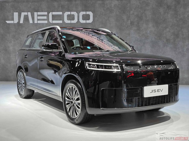 Jaecoo J5 EV vừa ra mắt Việt Nam th&ecirc;m bản mới 'sang xịn mịn' hơn: Chưa đến 500 triệu, nội thất hai m&agrave;u, pin to hơn, đi gần 500km/sạc - Ảnh 1.
