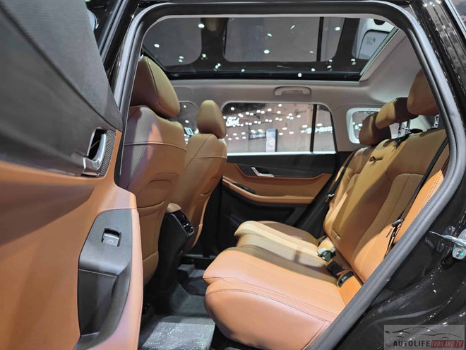 Jaecoo J5 EV vừa ra mắt Việt Nam th&ecirc;m bản mới 'sang xịn mịn' hơn: Chưa đến 500 triệu, nội thất hai m&agrave;u, pin to hơn, đi gần 500km/sạc - Ảnh 4.