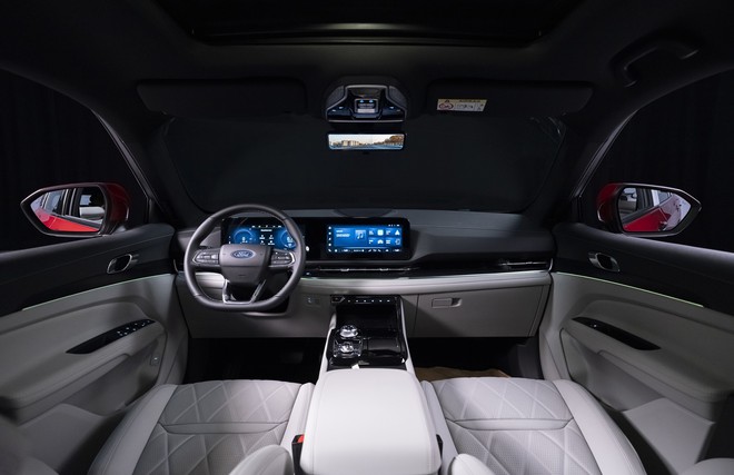 SUV &aacute;p đảo Top 5 Xe gia đ&igrave;nh 600 triệu - 1 tỷ đồng tại CCA 2026: HR-V &lsquo;chung m&acirc;m&rsquo; c&aacute;c xe tr&ecirc;n ph&acirc;n kh&uacute;c, Innova Cross l&agrave; MPV hiếm hoi - Ảnh 15.