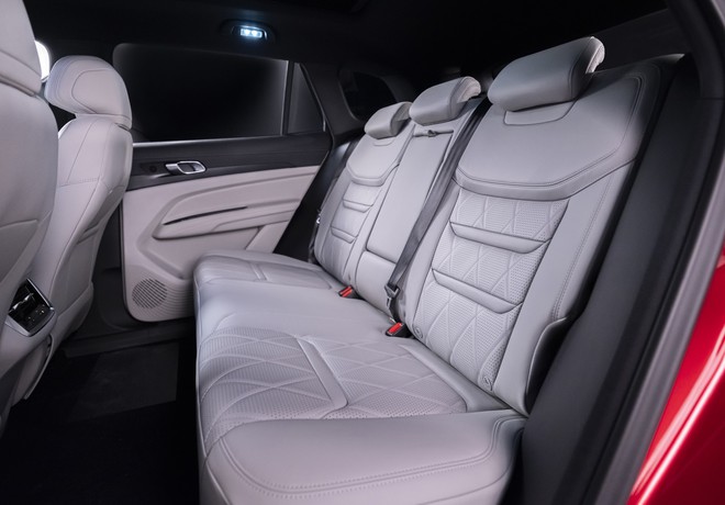 SUV &aacute;p đảo Top 5 Xe gia đ&igrave;nh 600 triệu - 1 tỷ đồng tại CCA 2026: HR-V &lsquo;chung m&acirc;m&rsquo; c&aacute;c xe tr&ecirc;n ph&acirc;n kh&uacute;c, Innova Cross l&agrave; MPV hiếm hoi - Ảnh 16.