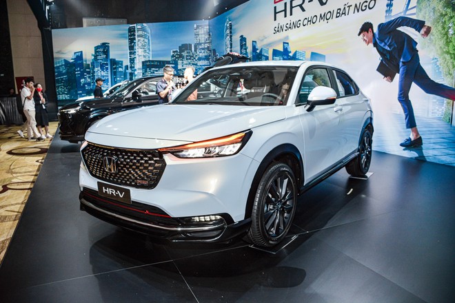 SUV &aacute;p đảo Top 5 Xe gia đ&igrave;nh 600 triệu - 1 tỷ đồng tại CCA 2026: HR-V &lsquo;chung m&acirc;m&rsquo; c&aacute;c xe tr&ecirc;n ph&acirc;n kh&uacute;c, Innova Cross l&agrave; MPV hiếm hoi - Ảnh 5.