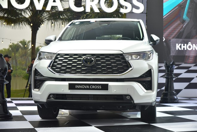 SUV &aacute;p đảo Top 5 Xe gia đ&igrave;nh 600 triệu - 1 tỷ đồng tại CCA 2026: HR-V &lsquo;chung m&acirc;m&rsquo; c&aacute;c xe tr&ecirc;n ph&acirc;n kh&uacute;c, Innova Cross l&agrave; MPV hiếm hoi - Ảnh 9.