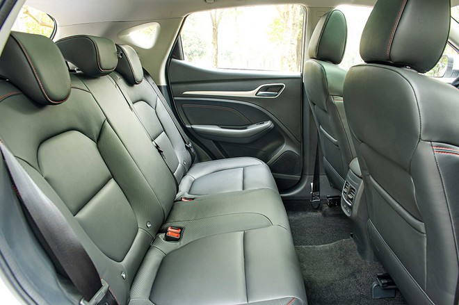 MG ZS giảm gi&aacute; kỷ lục tại đại l&yacute;: Thực tế c&ograve;n từ 395 triệu đồng, cạnh tranh Seltos, Creta bằng gi&aacute; rẻ hơn cả Morning, i10 - Ảnh 9.