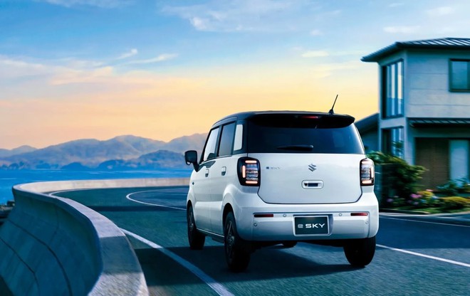 Suzuki c&oacute; xe điện mini nhỏ gần như VF 3 nhưng 5 cửa: 2 m&agrave;n h&igrave;nh lớn, phanh điện tử, chạy 310km/sạc, sạc nhanh 80% trong 25 ph&uacute;t - Ảnh 4.