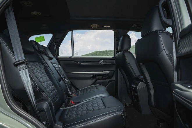 Xe c&oacute; t&ugrave;y chọn hybrid &lsquo;chiếm s&oacute;ng&rsquo; Top 5 Xe gia đ&igrave;nh 1-2 tỷ đồng tại CCA 2026: Carnival l&agrave; MPV duy nhất cạnh tranh nh&oacute;m SUV cỡ C, D - Ảnh 13.