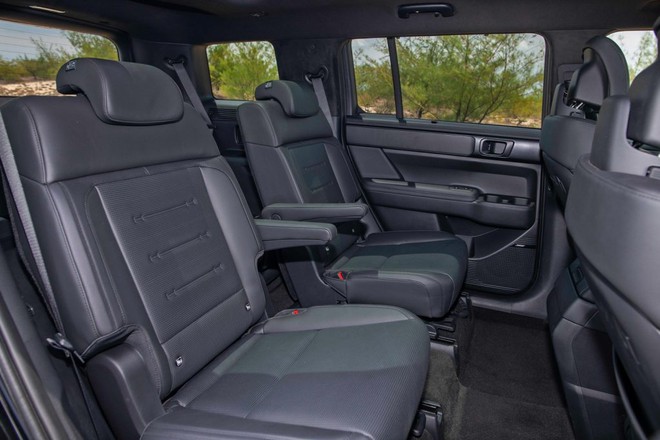 Xe c&oacute; t&ugrave;y chọn hybrid &lsquo;chiếm s&oacute;ng&rsquo; Top 5 Xe gia đ&igrave;nh 1-2 tỷ đồng tại CCA 2026: Carnival l&agrave; MPV duy nhất cạnh tranh nh&oacute;m SUV cỡ C, D - Ảnh 21.