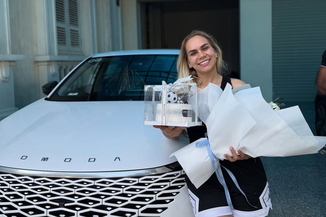 Nguyễn Xu&acirc;n Son đ&atilde; c&oacute; đủ bộ 3 xe xăng, điện, hybrid: 2 chiếc được tặng trị gi&aacute; hơn 1,7 tỷ đồng, chiếc mới nhất được miễn ph&iacute; sạc 30 năm - Ảnh 8.