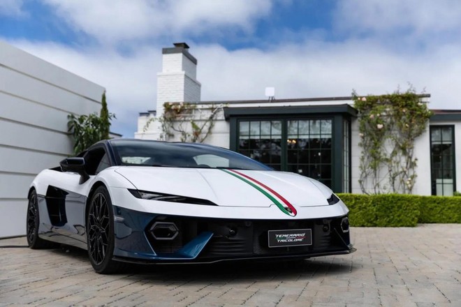 Lamborghini Temerario Tricolore trở lại mạnh gấp đ&ocirc;i Gallardo Tricolore sau 15 năm - Ảnh 4.