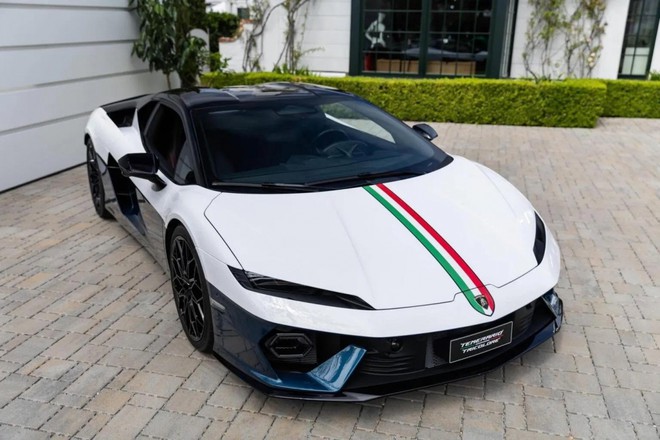 Lamborghini Temerario Tricolore trở lại mạnh gấp đ&ocirc;i Gallardo Tricolore sau 15 năm - Ảnh 1.